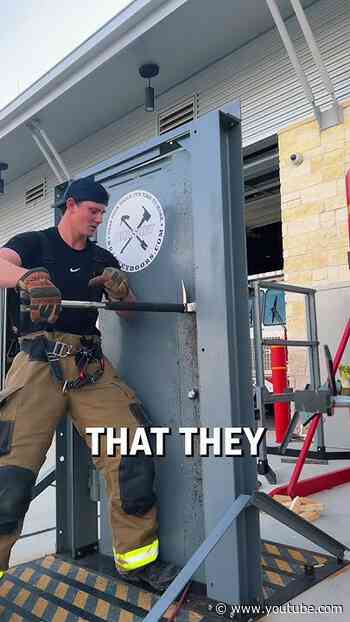 How a firefighter forces entry! 🧑‍🚒🚒  -  🎥 tanner_vanc