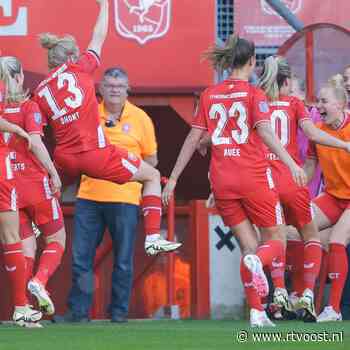 FC Twente vrouwen vieren landstitel met huldiging bij stadhuis Enschede: "Mooi Twents feestje"