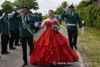 Schützenkönig in Blankenrode überrascht seine Freundin mit Heiratsantrag