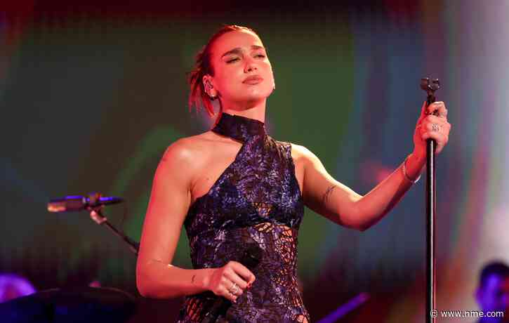 Dua Lipa forced to change choreography after slipping on sweat