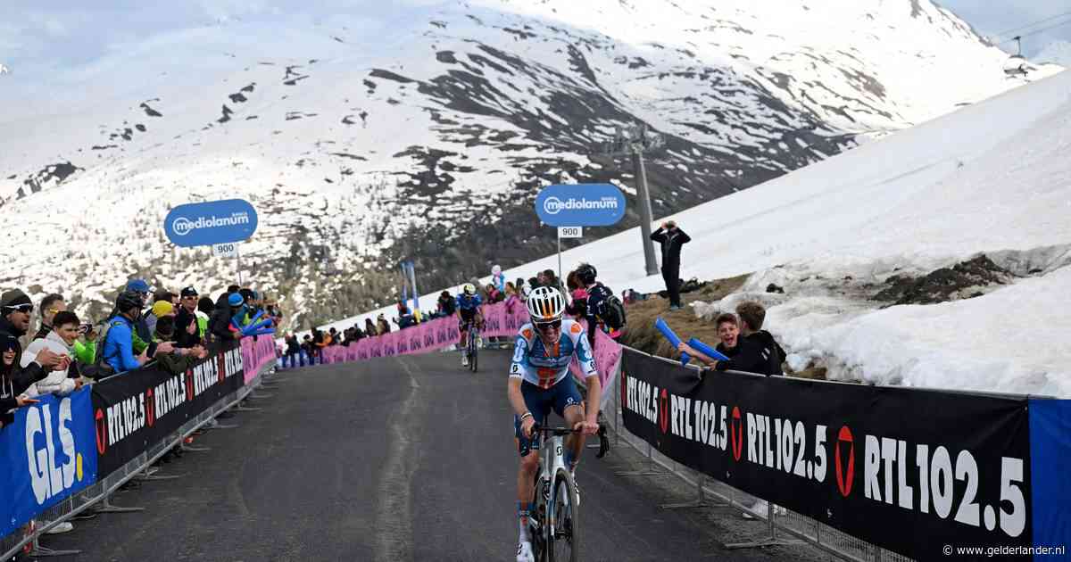 LIVE Giro d’Italia | Noodkreet renners vanwege vrieskou en sneeuw: haal afdaling Umbrail uit rit