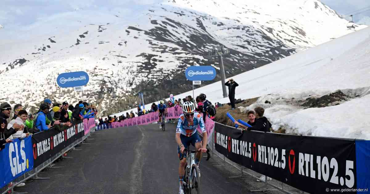 LIVE Giro d’Italia | Noodkreet renners vanwege vrieskou en sneeuw: haal Umbrail Pass uit rit van vandaag