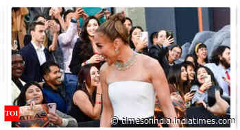 Jennifer Lopez shines solo at Atlas Premiere