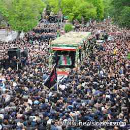 Tienduizenden Iraniërs aanwezig bij eerste begrafenisprocessie president