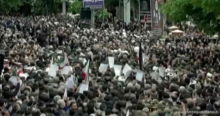 Iran, a Tabriz migliaia di persone rendono omaggio al presidente Raisi