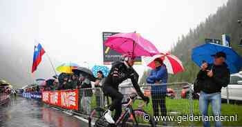 LIVE Giro d’Italia | Na hectische ochtend zijn renners vertrokken vanaf alternatieve startplaats