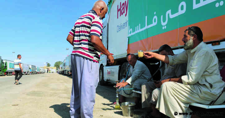 I coloni d’Israele bloccano i camion di aiuti per Gaza con l’aiuto dell’esercito: “Ci fornisce informazioni”| L’inchiesta del Guardian