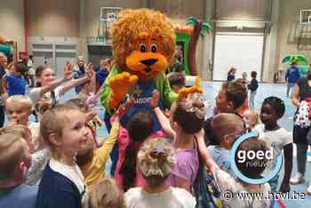 Leeuwtje Lowie is de nieuwe mascotte van de Bocholtse kindergemeenteraad