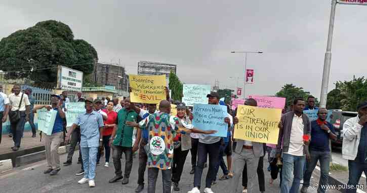 100 sacked Dana Air employees block Lagos office over unpaid salaries