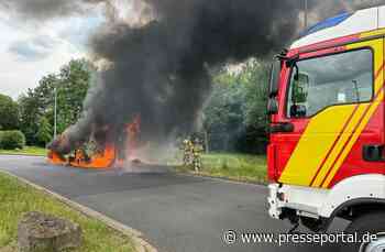 FW Hannover: Kleintransport brennt vollständig aus