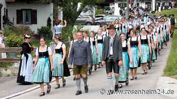 22 Jahre Dirndl- und Burschenverein Dettendorf: So war das Jubiläums-Fest am Pfingst-Wochenende
