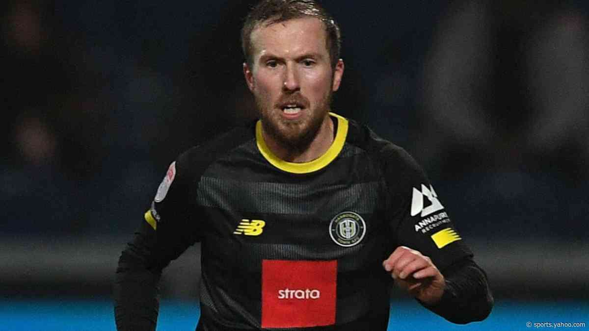 Harrogate midfielder Dooley signs new one-year deal