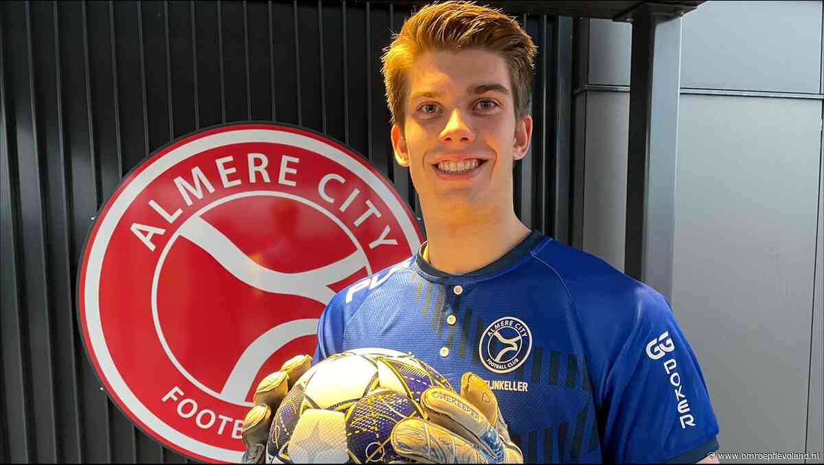 Almere -  'Kind van de club' Stijn Keller nog een jaar doelman bij Almere City FC