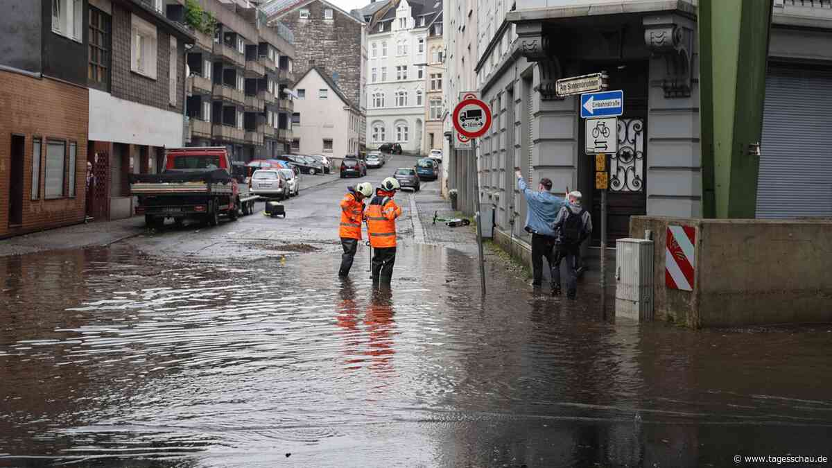 Starkregen flutet Straßen von Bayern bis Nordrhein-Westfalen