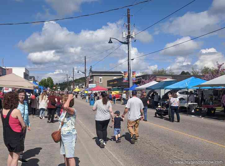 Crowds and the sun come out for Bay Day street Festival