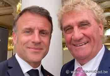 Sterren spotten in Parijs: Jean-Marie Pfaff poseert met president Macron op verjaardagsfeest FIFA, ook Real-voorzitter Pérez en PSG-ster Dembélé tekenen present