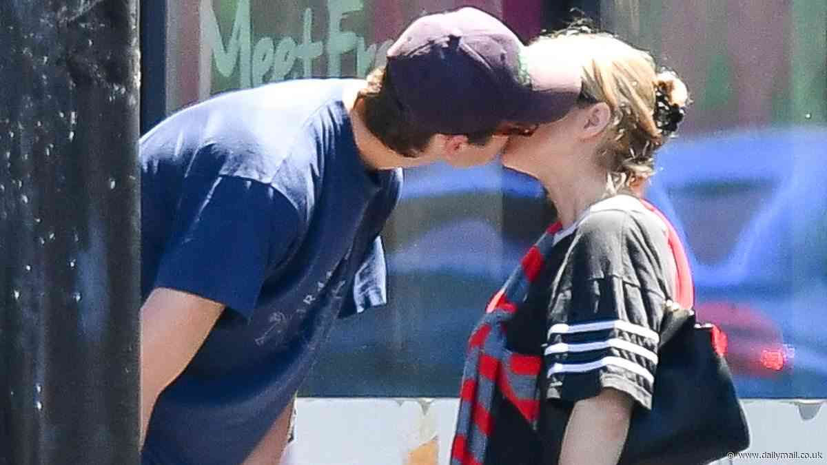 It's love! Emma Roberts and her boyfr