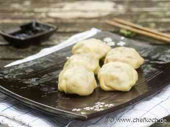 Chinesische Dumplings mit Spitzkohl und Pilzen