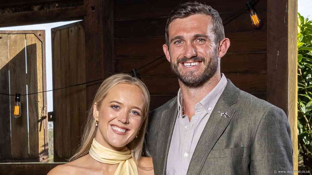 Farmer Wants A Wife fans share the VERY telling clue Farmer Joe and Sarah have already split: 'Anyone else think this is weird?'
