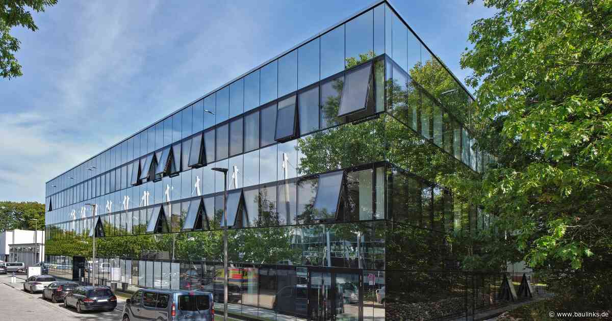 Ganzglasfassade im Structural-Glazing-Prinzip beim Akademie-Neubau der Hamburger Polizei