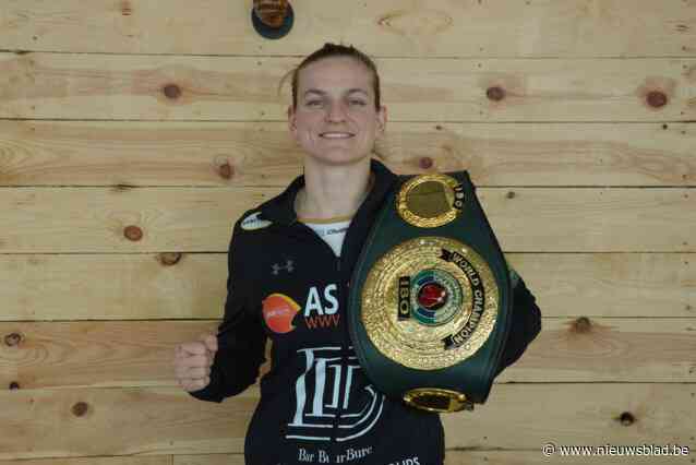 Na Oleksandr Usyk kan ook onze Femke Hermans onbetwiste wereldkampioen boksen worden, maar in het kamp van concurrente Emma Kozin blijft het stil: “Dit frustreert me enorm”