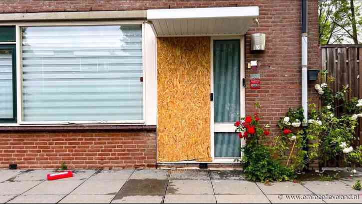 Lelystad - Bewoner gewond na explosie bij huis in Lelystad