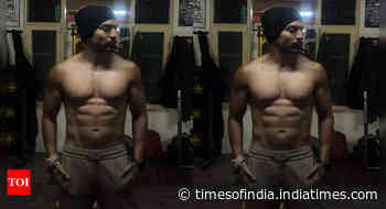 Gurmeet Choudhary posts a shirtless picture