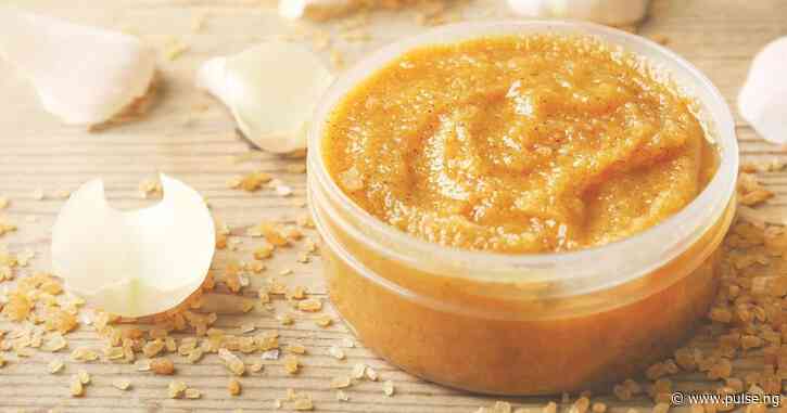 How to make honey and sugar scrub for your skin