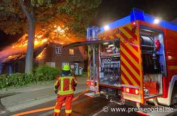 FW-SE: Dachstuhlbrand eines Reetdachhauses in Kaltenkirchen