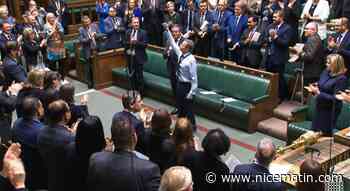 "J'ai de la chance": Amputé des quatre membres, un député britannique ovationné à son retour au Parlement