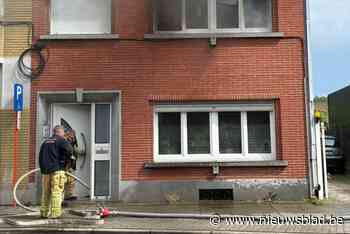 Omgevallen kaars veroorzaakt woningbrand: bewoner kan huis tijdig verlaten