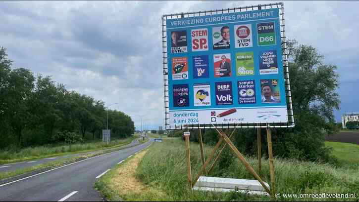 Almere - Almere plaatst nieuwe verkiezingsborden na fout
