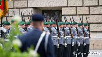 Vor Berliner Abgeordnetenhaus: Soldaten legen Diensteid erstmals öffentlich ab