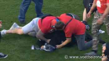 Schandalige taferelen in Tsjechië: fans op het veld op de vuist na bekerfinale