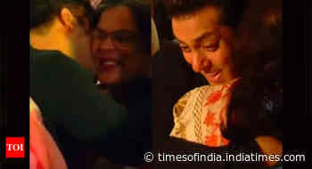 When Salman Khan gave a warm hug to Reema Lagoo