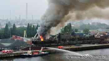 Großbrand im Harburger Hafen – giftige Rauchwolke über Hamburg