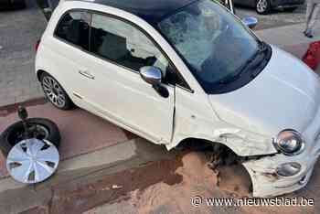 Auto knalt tegen geparkeerde wagen in ochtendspits, bestuurster (21) naar ziekenhuis