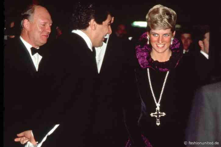 Mehrere Kleider von Prinzessin Diana werden versteigert