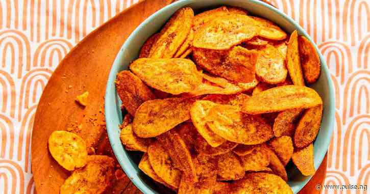 How to make fried spicy plantain chips