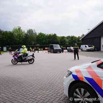 112 Nieuws: Politie deelt 15 bekeuringen uit bij verkeerscontrole in Raalte