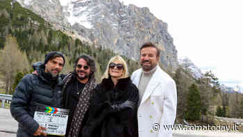 Christian De Sica torna sulla neve di Cortina (con Lillo) nel nuovo film di Natale