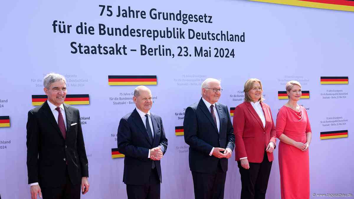 Steinmeier bezeichnet bei Staatsakt Grundgesetz als Auftrag