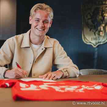 Transferproat betaald voetbal: Harrie Kuster (18) ondertekent profcontract bij FC Twente