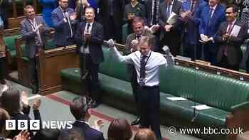 Commons ovation for MP who lost limbs to sepsis