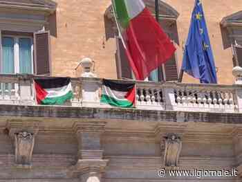 Bandiere della Palestina su Montecitorio: il blitz dell'ex deputato dei Verdi