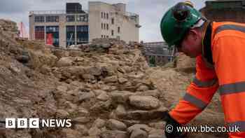 Experts unearth secrets of city's former castle