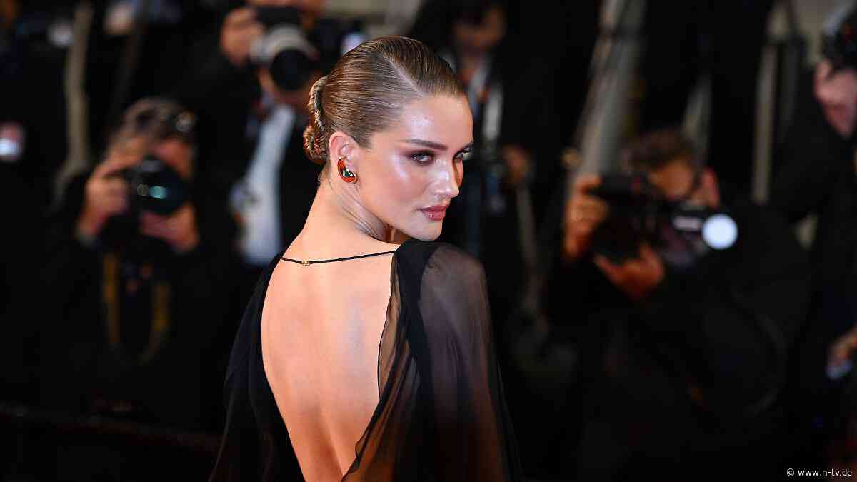 So sexy kann Cannes sein: Rosie Huntington-Whiteley schickt nackte Grüße