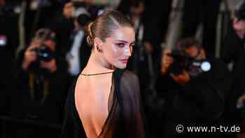 So sexy kann Cannes sein: Rosie Huntington-Whiteley schickt nackte Grüße