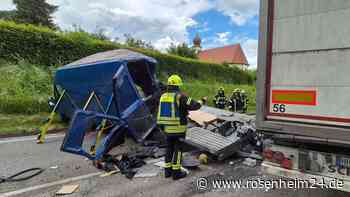 B299 nach Unfall bei Trostberg komplett gesperrt: Mehrere Fahrzeuge beteiligt