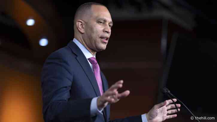 Jeffries calls on Alito to recuse himself from all Jan. 6 cases